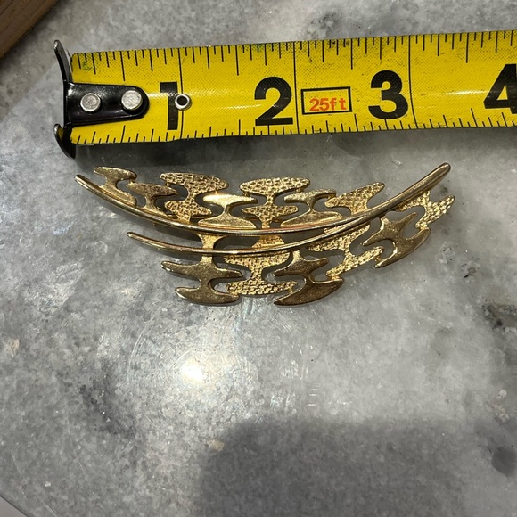 Vintage deco abstract gold tone Coro brooch - Picture 4 of 6